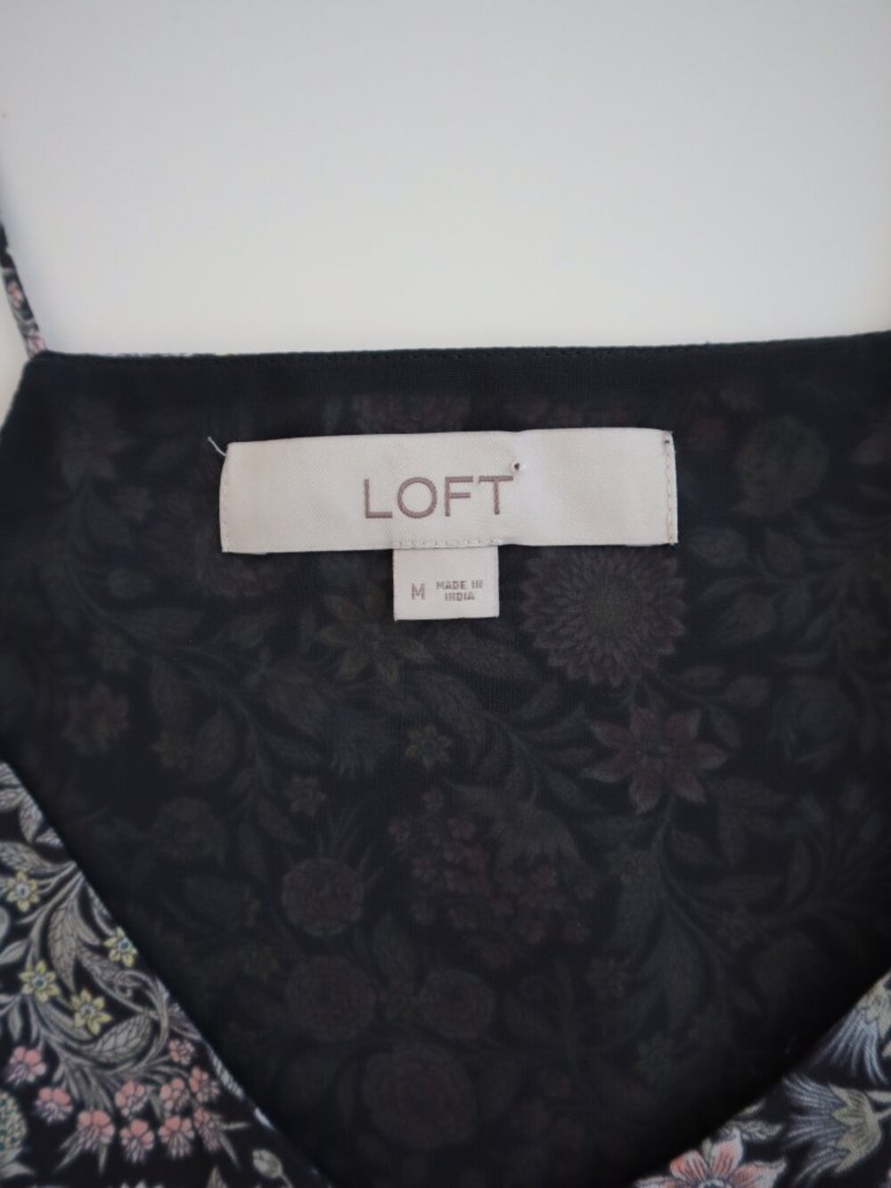 LOFT Floral Strappy V-Neck Cami | M - Picture 2 of 6